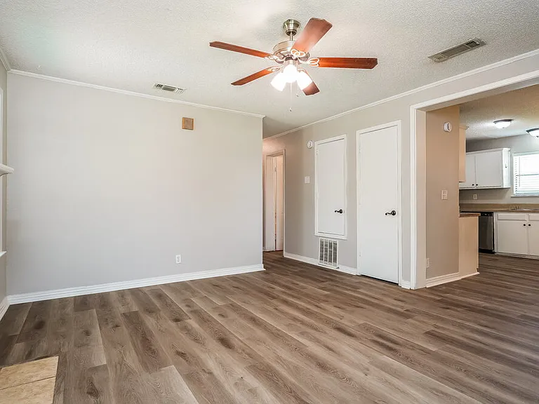 505 Plainview Dr — Photo 4