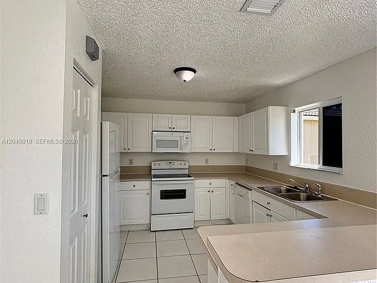 21339 SW 87th Ct — Photo 3