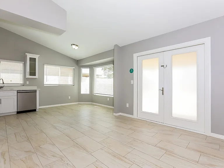 4401 E Scott Ave — Photo 5
