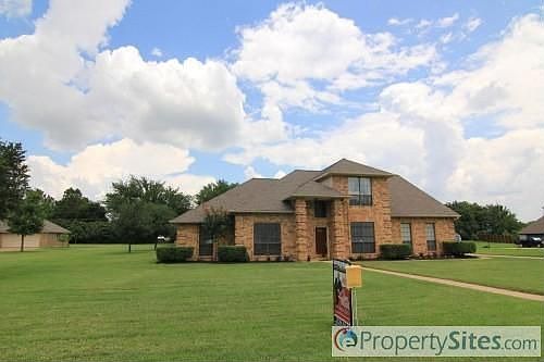 3rd image of 1612 Pheasant Ln