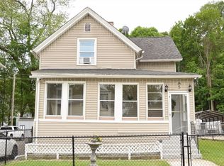 5 Vernon St, Holyoke, MA 01040