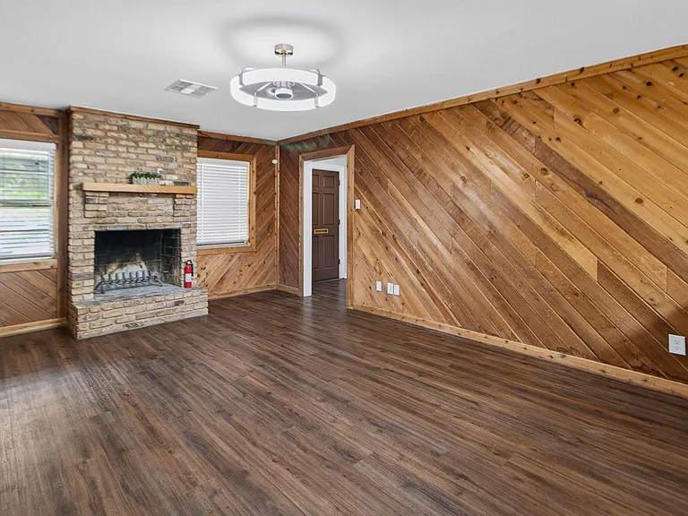 2027 Ottawa Ln — Photo 11