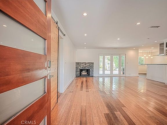 5th image of 385 E Mendocino St