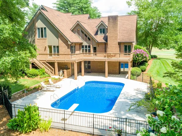 536 Innisbrook Dr, Statesville, NC 28625