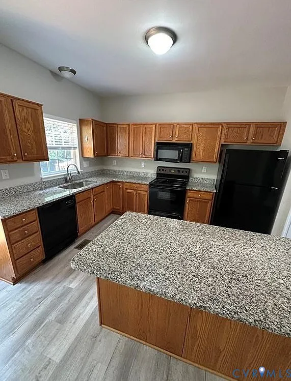 4 bed, 3.5 bath, 2376 sqft, $2,550 — Photo 3