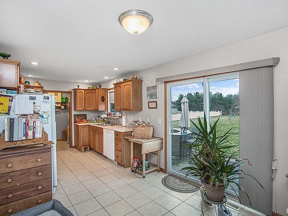 3rd image of 18235 Montgomry Ln