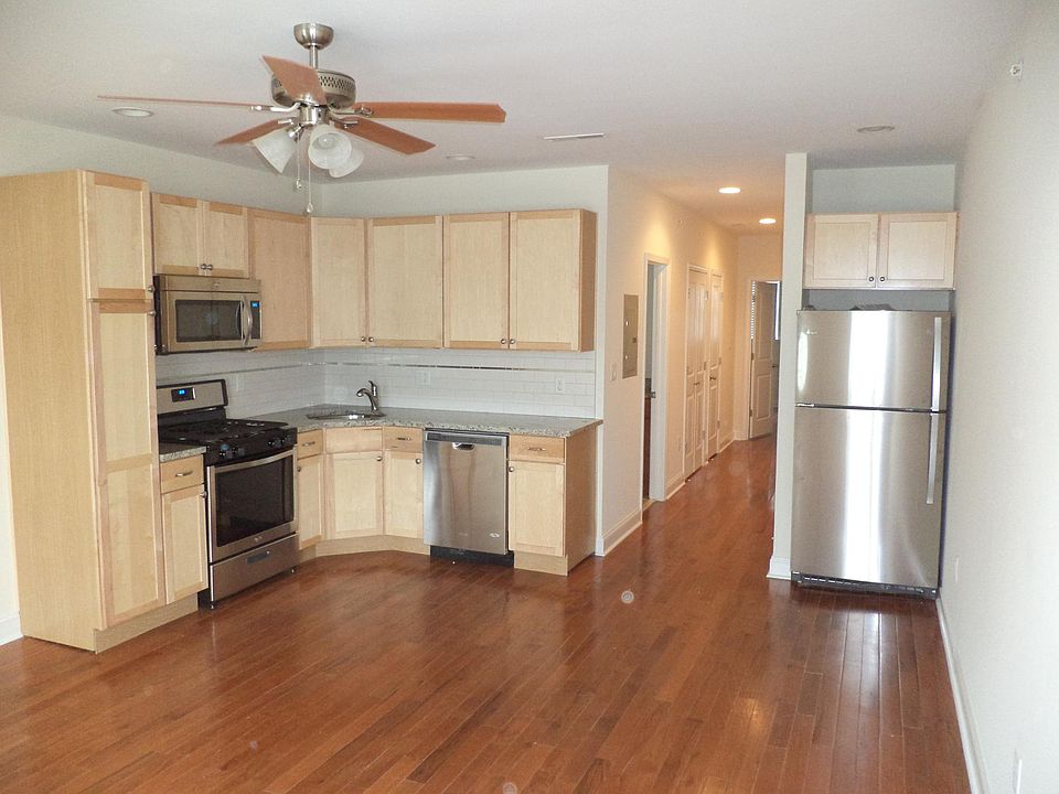 living room / kitchen