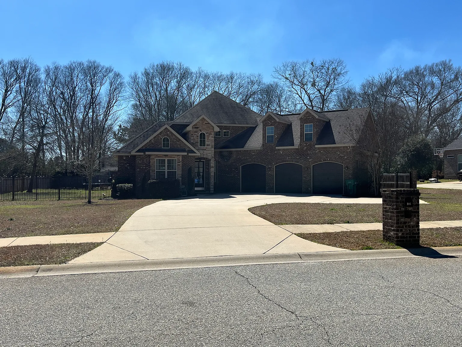 4 bed, 3237 sqft, $3,195 — Photo 2