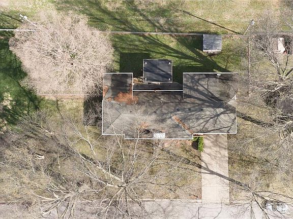 2nd image of 139 Woodland Rd