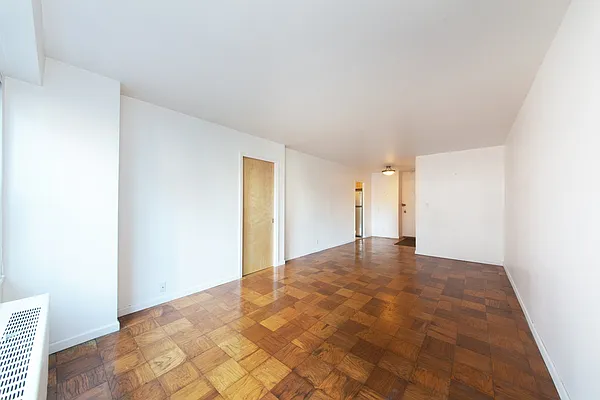 Sold by Nest Seekers International | media 11