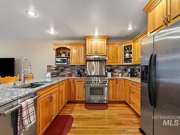 4th image of 727 Arrowhead Dr