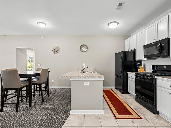 4th image of 1924 Coventry Cir #25