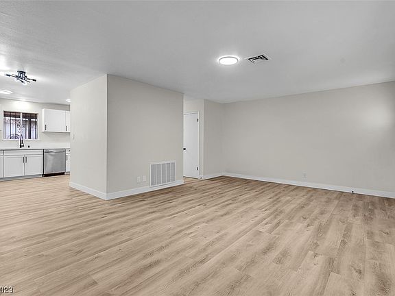 5th image of 308 Greenbriar Townhouse Way