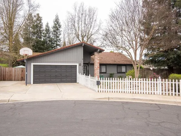 814 River Bluff Ct, Oakdale, CA 95361