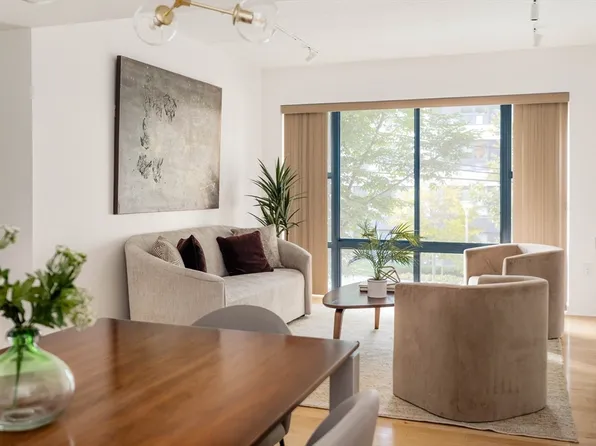 170 Gore St APT 203, Cambridge, MA 02141