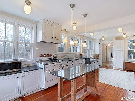 4th image of 397 Moose Hill Road