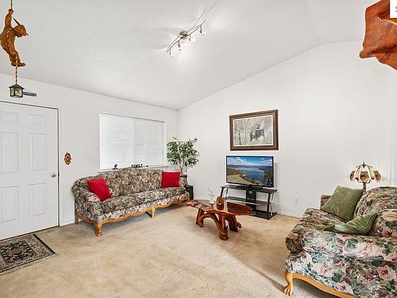 3rd image of 420 E Dragonfly Dr