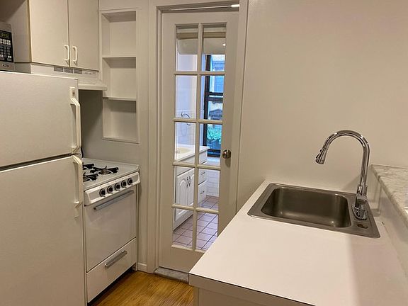 4th image of 146 Sullivan St APT 9
