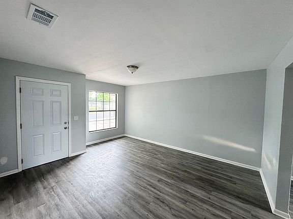 2nd image of 524 Montana Ave