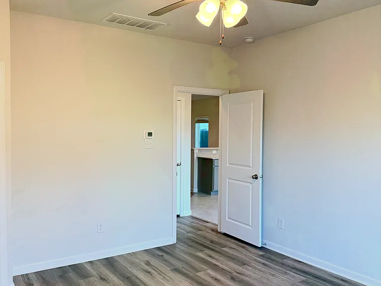 2075 Hartley Dr — Photo 20