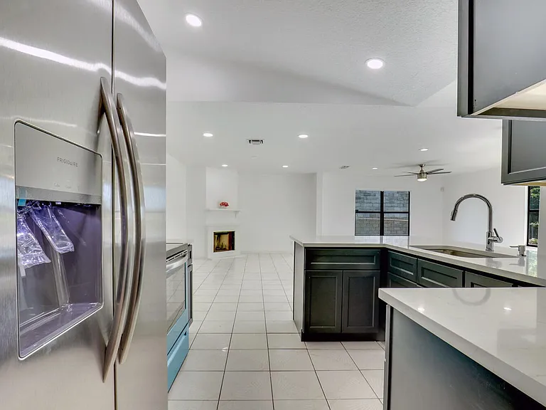 1334 N Mangonia Dr — Photo 1