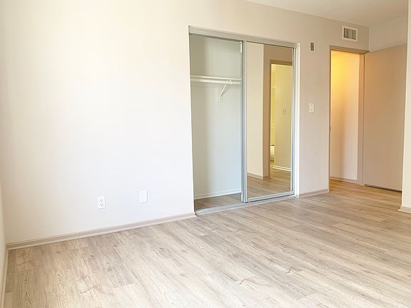 5th image of 3130 Bagley Ave APT 109