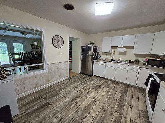 2nd image of 878 Brookcrest Dr