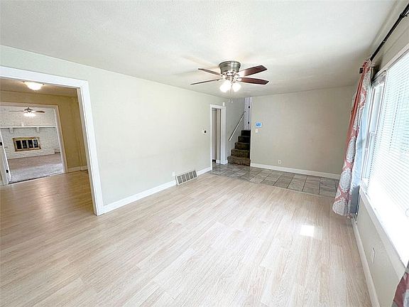 4th image of 7025 Willow Ave