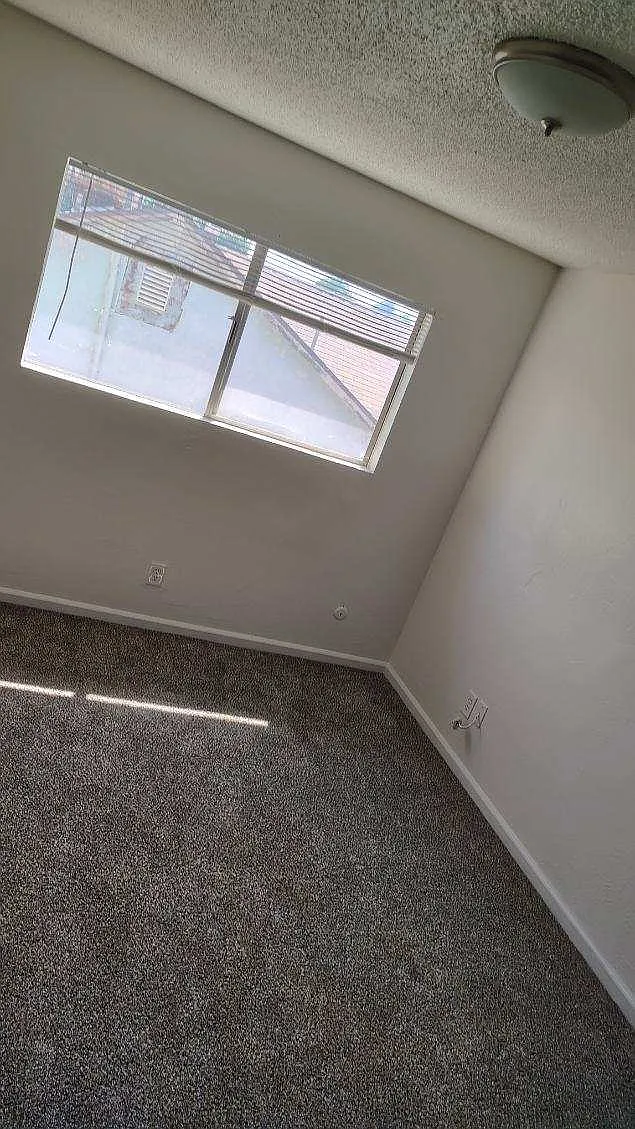 708 El Tejon Avenue - A — Photo 3