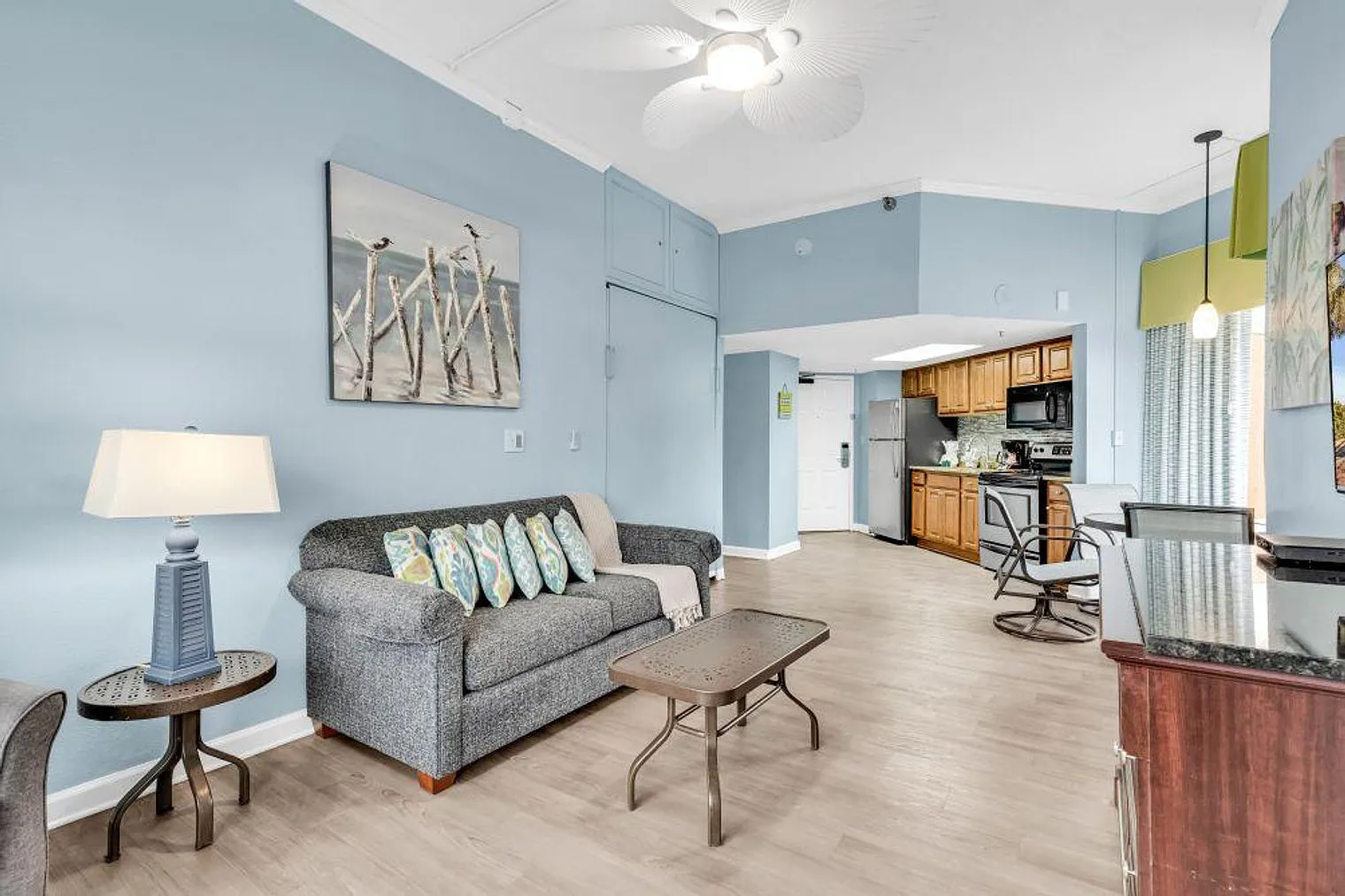 1 bed, 1.0 bath, 624 sqft, $3,165 — Photo 2