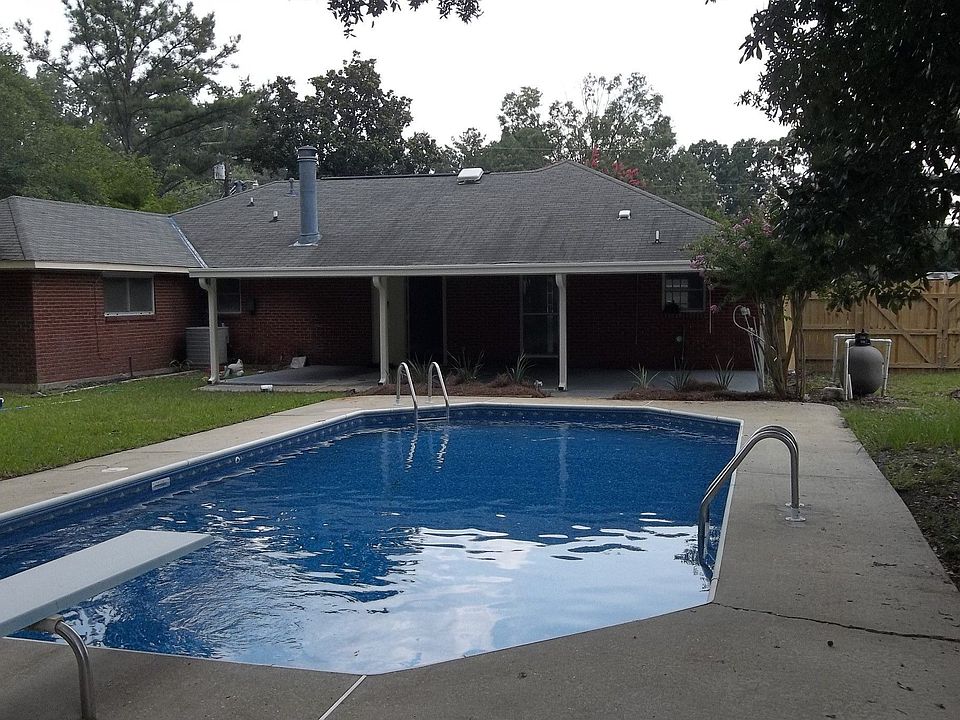 2nd image of 2453 Rita St