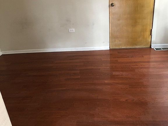 2nd image of 6224 W Balmoral Ave