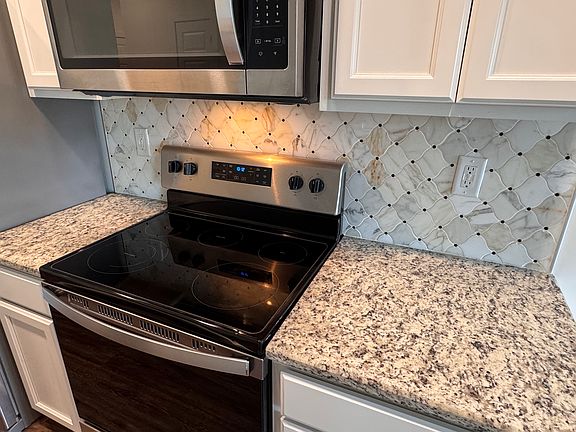5th image of 3215 Northfield Ln