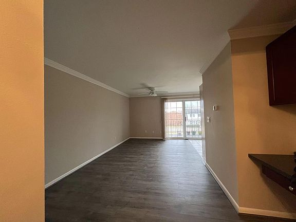 4th image of 508 Fox Hills Dr N APT 1