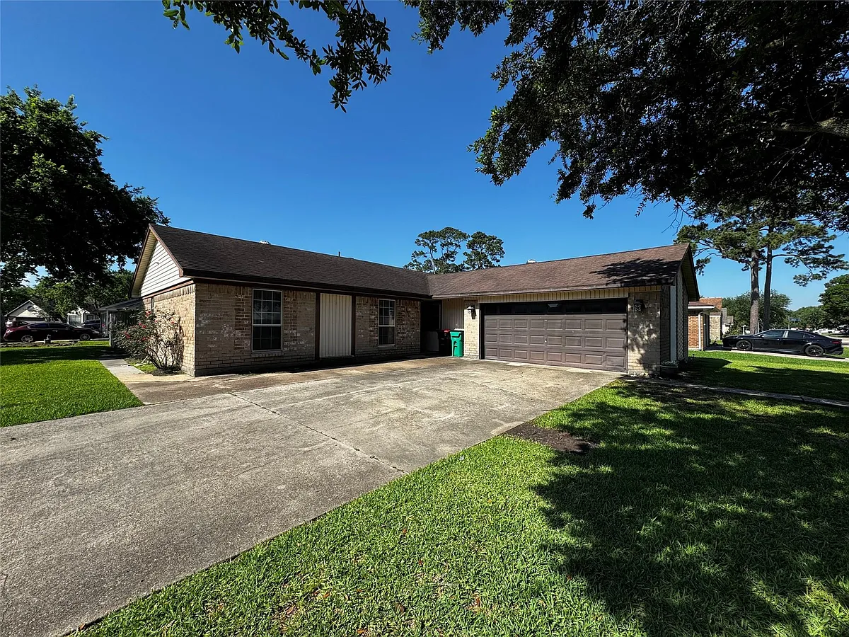 Building Photo - 9914 El Chaco St
