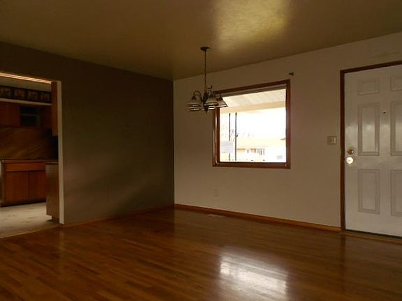 5th image of 15923 E Longfellow Ave