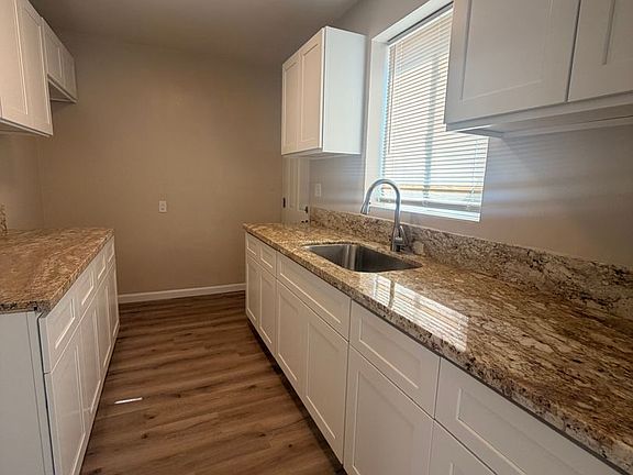 5th image of 3212 Chester Ln #C