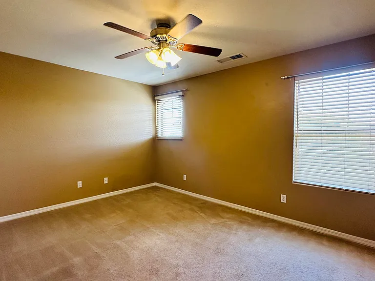 2138 W Marconi Ave — Photo 23