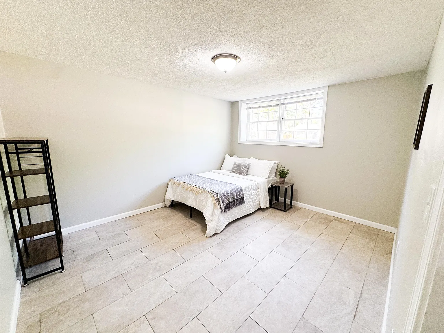 4 bed, 3.0 bath, 2400 sqft, $676 — Photo 1