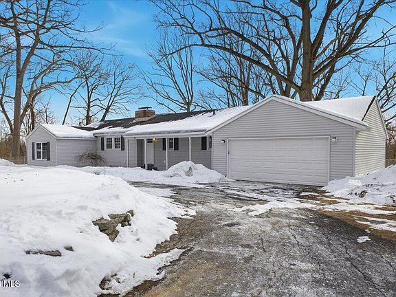 3rd image of 12 Laurel Road