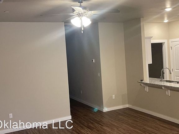 3rd image of 5212 Oakwood Villas Ct