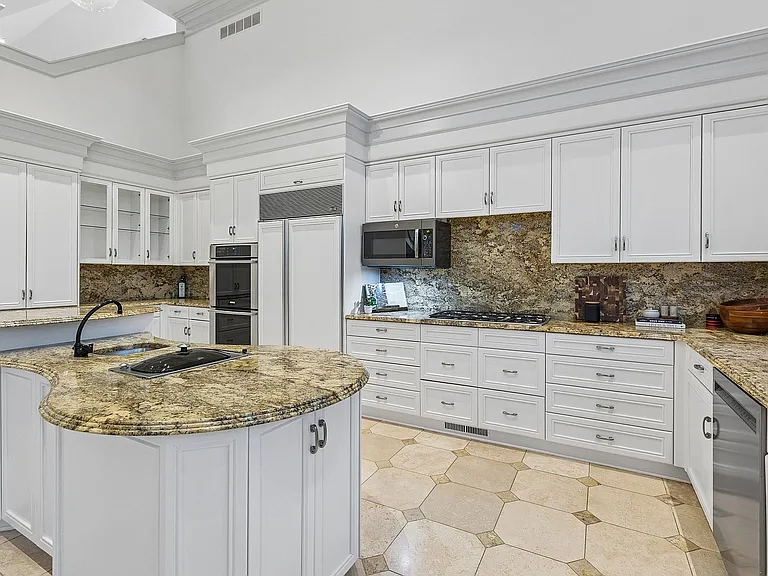 14341 Hamilton St — Photo 49