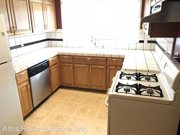 2nd image of 180 Wisteria Dr