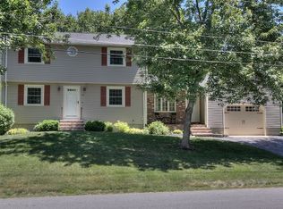 16 Woodbury St, Salem, NH 03079