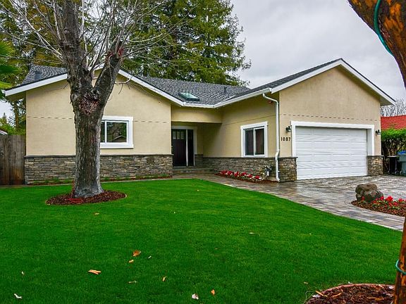 2nd image of 1087 Clematis Dr