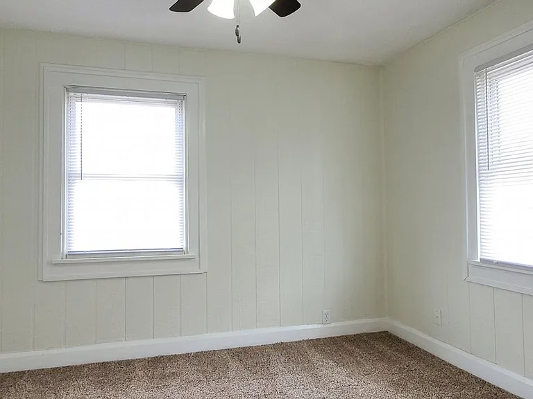 2742 Shelby St — Photo 11