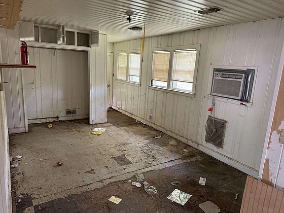 3rd image of 1727 E Court St