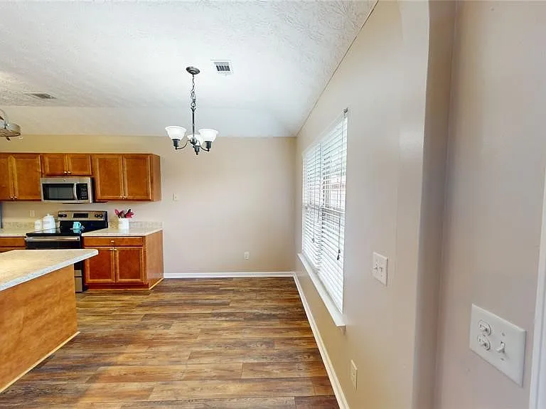 621 George Dr — Photo 4