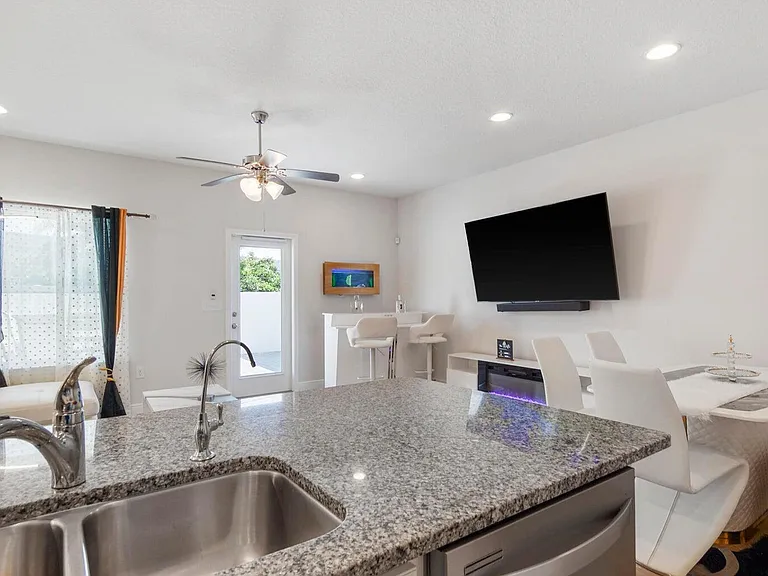 7482 Shadow Lake Dr — Photo 5