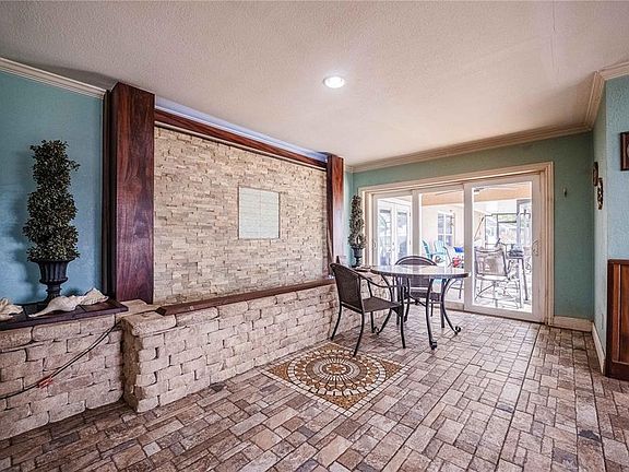 3rd image of 205 THOMAS COURT